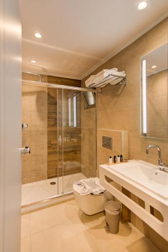 Maria Beach Hotel - image 12