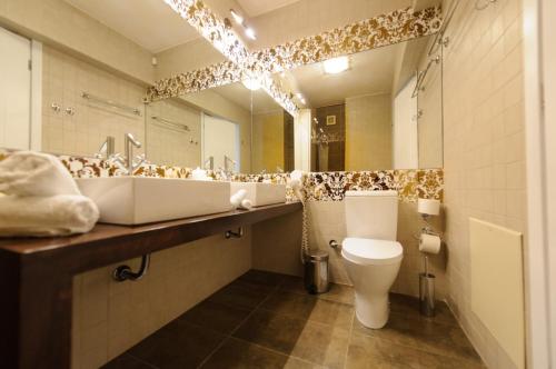 Deluxe Double or Twin Room with Sea View image 10
