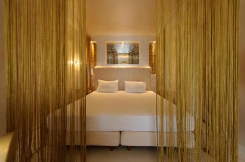 Deluxe Double or Twin Room with Sea View image 8