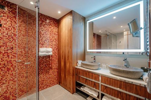 room detail thumbnail 2
