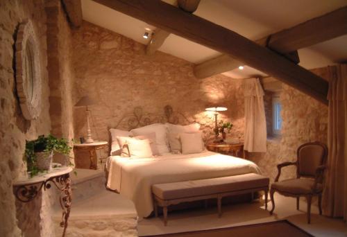 5 bedrooms, 6 beds