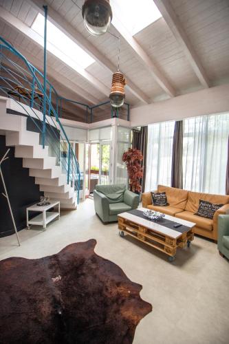 Renegade Hotel - image 10