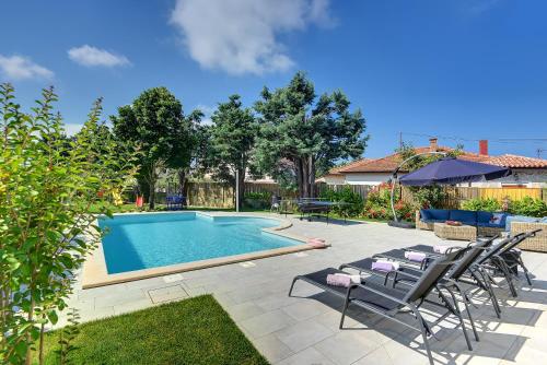 Villa Andrija Family Dream with heated pool at the sea with beautiful garden outside cinema and kids playground - image 4