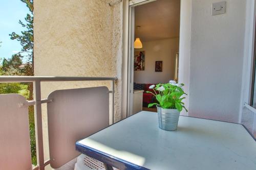 Apartment Nina - two bedroom with two balcony near the beach