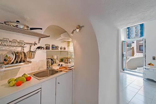 Santorini Paradise Cave Houses - image 3