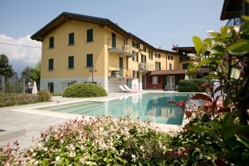 BELLAGIO SUN pool near lake free parking