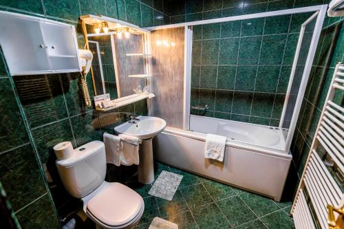 Hotel Golden House - main image