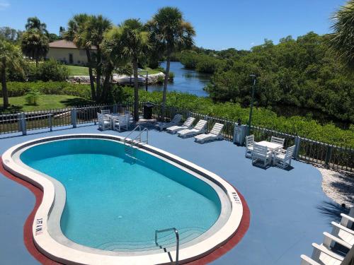 . Sun Coast Inn