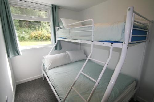 Freshwater Bay Holiday Cottages - image 3