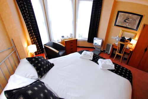 Royal Exeter Hotel - image 2