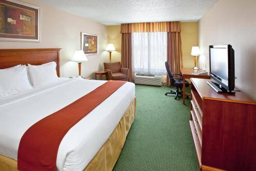 Standard King Room with Mobility Accessible Roll-In Shower