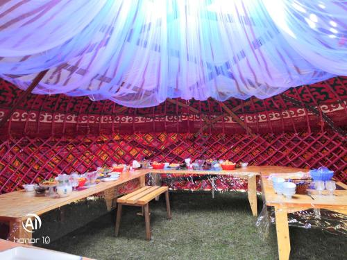 Yurt Camp Ali-Nur, Lake Song-Kul , Kyrgyzstan, Юрточный лагерь Али Нур, на берегу озера Сон Кол (Yurt Camp Ali-Nur, Lake Song-Kul , Kyrgyzstan, Юрточныи лагерь Али Нур, на берегу озера Сон Кол) in Tuz