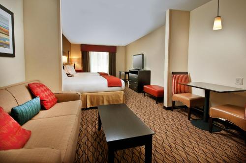 Holiday Inn Express Hotel and Suites Pearsall, an IHG Hotel