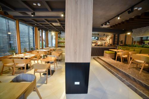 Central Inn - image 2