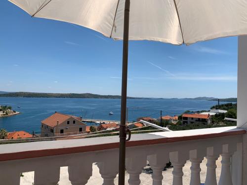  Apartments Ema in Sali