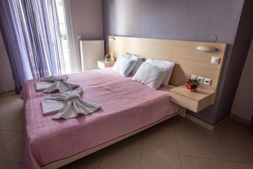 3 twin beds