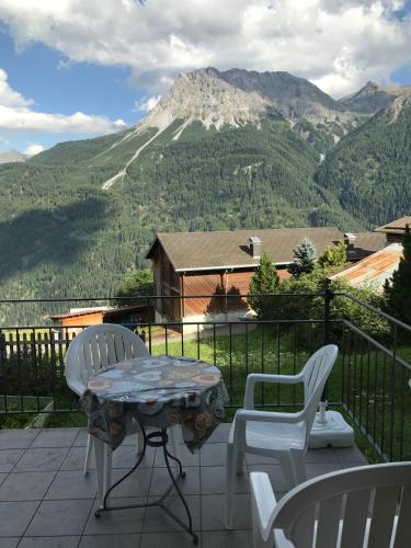 Ferienwohnung in Tschlin mit Panoramablick in Tschlin , Schweiz