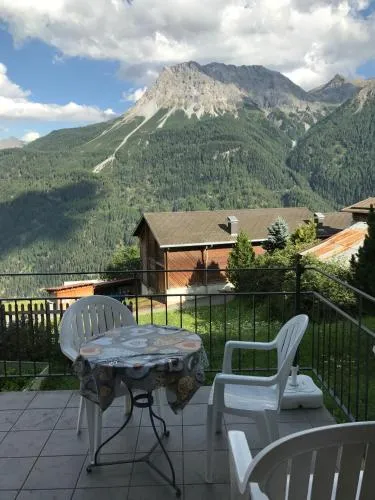 Ferienwohnung in Tschlin mit Panoramablick in Tschlin , Schweiz