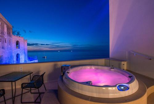 Hotel Grotta Palazzese - image 2