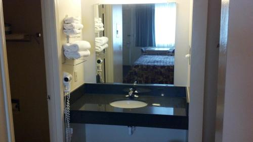 Heritage House Motel - 화장실