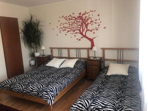 1 double bed, 1 twin bed