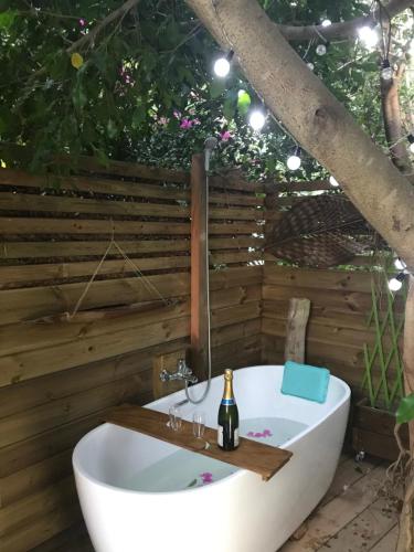 Bathroom, Ali-Nais Location in Bas Vent