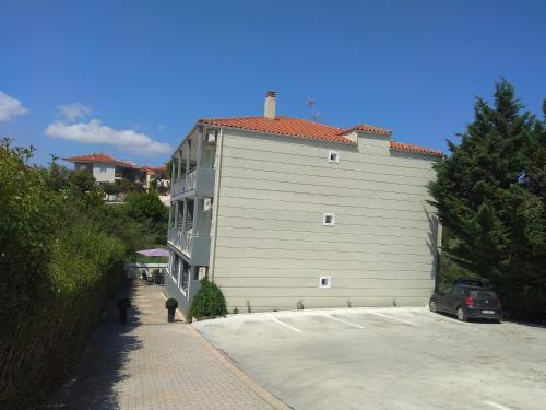  Milos Apartments in Afytos