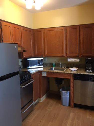 Queen Studio Suite -Hearing Impaired Access/Non-Smoking