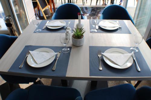 Montebay Perla - image 2