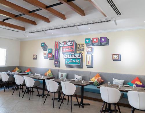 Restaurante, Atana Stay Al Ashkara  in Al Sharqiyah