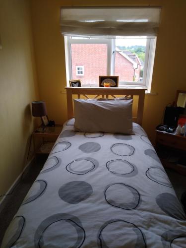 Room Near Warwick & Rail Station