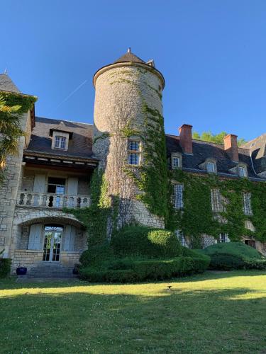 Château du Raysse gîte à louer Le Roc