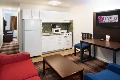 Luxbury Inn & Suites in Maryville (TN)