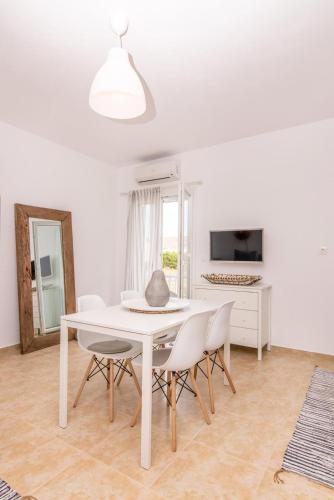  IKIES TINOS B in Tinos