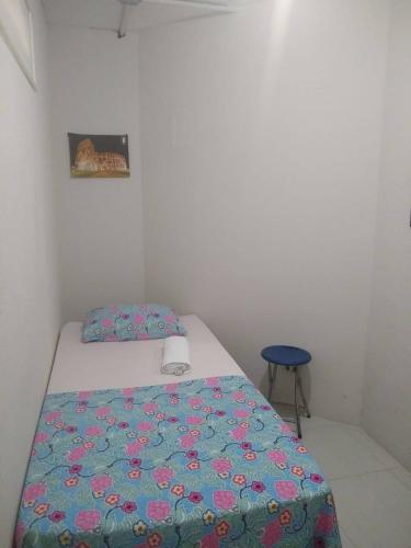 Small Single Room image 5