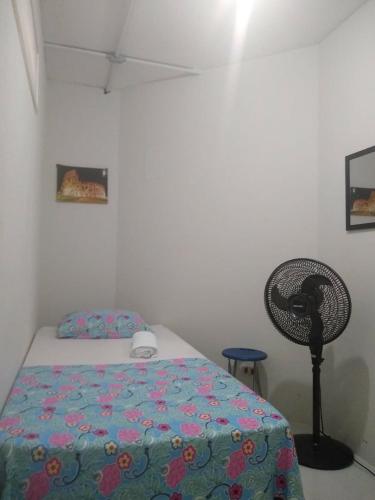 Small Single Room image 8