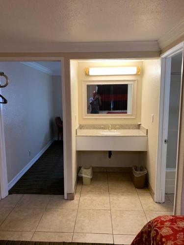 A-1 Budget Motel - image 3