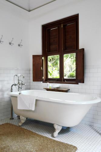 Round Hill Hotel and Villas