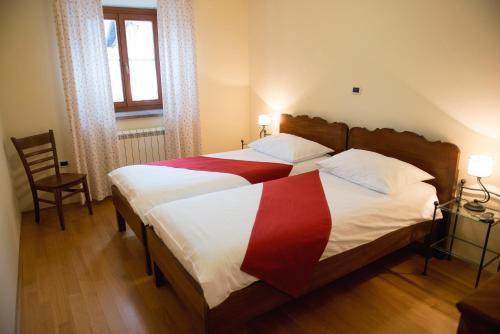 2 twin beds, 1 sofa bed