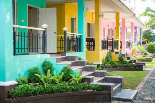 Tum Baan Suan ตุ่มบ้านสวน near Namtok Phlio National Park