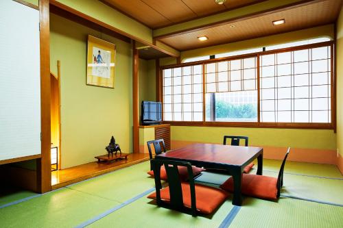 4 futon beds