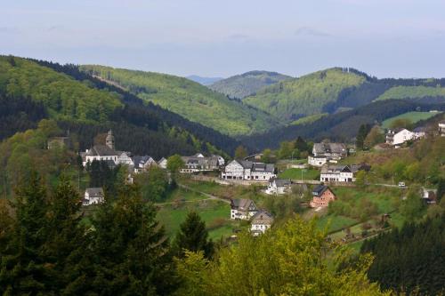 Haus Onel 1.8km von In der Walmecke entfernt