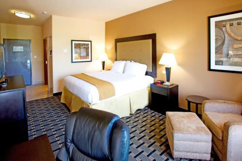 Holiday Inn Express and Suites Beeville, an IHG Hotel