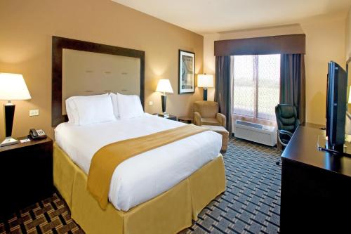 Holiday Inn Express and Suites Beeville, an IHG Hotel