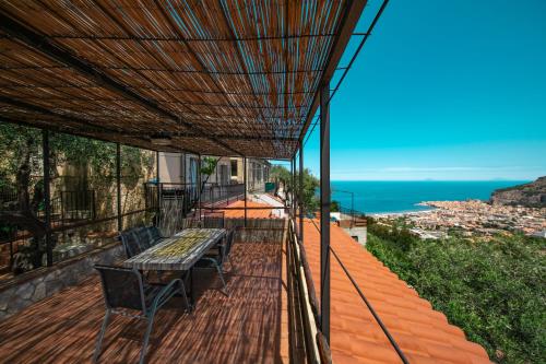 One-Bedroom Apartment with Sea View image 9