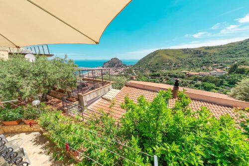 Studio (2 Adults) with Sea View image 9