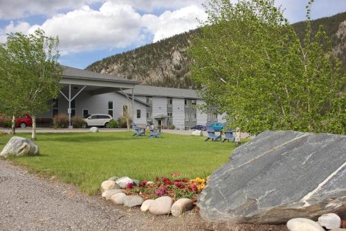 Whitewater Inn - Hotel - Big Sky