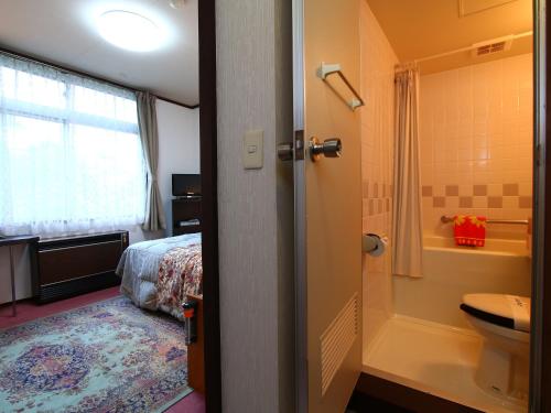 Standard Queen Room image 4
