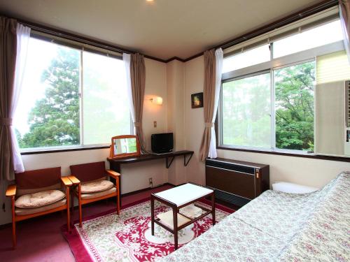 Twin Room image 3