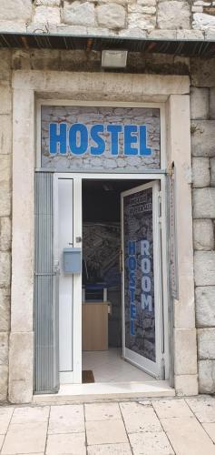  Roko i Duje, Pension in Split